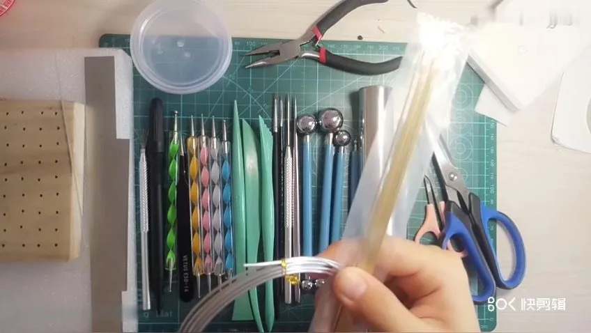 超轻黏土全教程：手办萌食场景浮雕制作指南