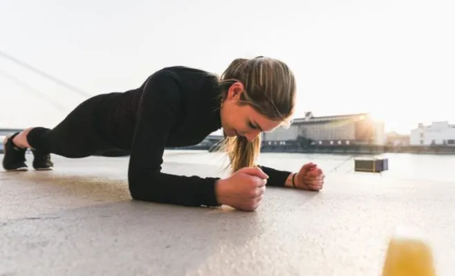 健身塑形计划：饮食与训练重塑完美身材