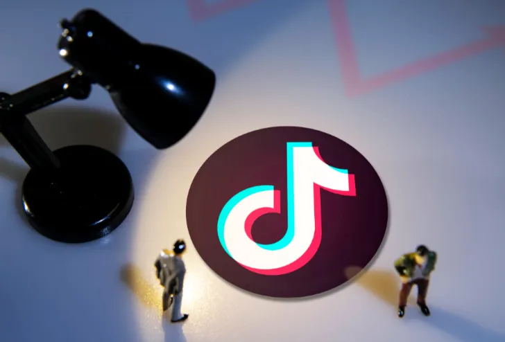 《抖音流量快速起号课》：8天做爆账号