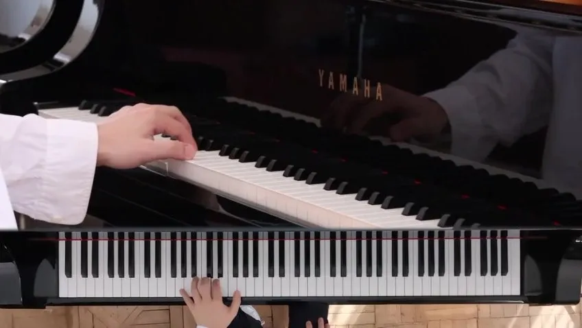 18课时经典轻音乐教程：从《天空之城》到《菊次郎的夏天》，感受钢琴魅力
