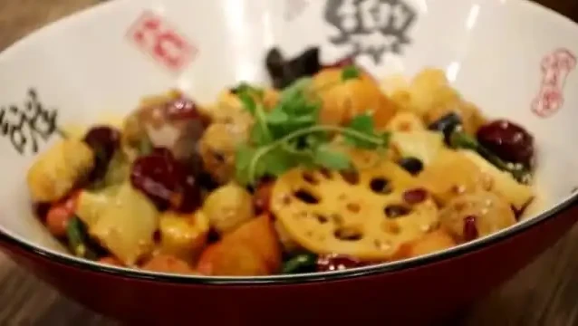 麻辣香锅制作全攻略：从香料到炒制的专业教程