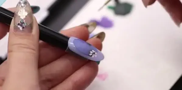 国际美甲艺术全攻略:外语版美甲教程