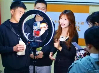 普通人直播创业课程：提升沟通逻辑与直播间留人技巧