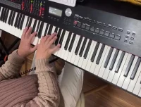 《流行钢琴速成100首：经典曲目实战教程》（附讲解，继伟出品）