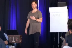 《高共振沟通》：朱利安主讲的社交技巧提升课程