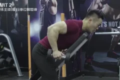 麦大湿14天倒三角身材训练计划：男性专属健身课程