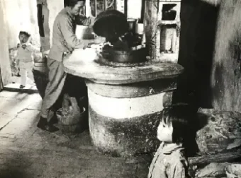 一万张历史老照片素材：分类整理，回溯往昔时光