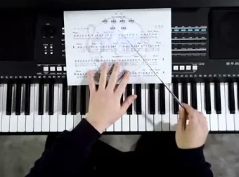 弯指《电子琴全阶教程：从入门到精通》，含100首经典曲谱