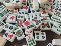 《麻将学技术训练与技巧视频》：听牌、十三张、拆搭与位置战技巧