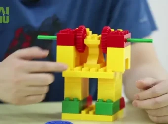 乐高冠军导师零基础拼插课：18个创意模型搭建教程