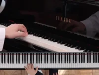 18课时经典轻音乐教程：从《天空之城》到《菊次郎的夏天》，感受钢琴魅力