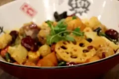 麻辣香锅制作全攻略：从香料到炒制的专业教程