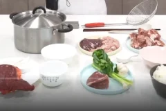手打Q弹潮汕牛肉丸猪杂汤粉：潮汕特色美食介绍